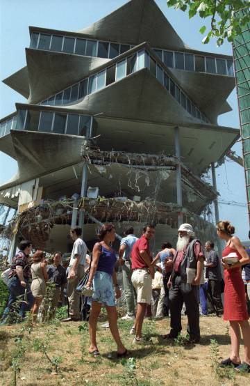 Protesta por el derribo de La Pagoda de Miguel Fisac en 1999.