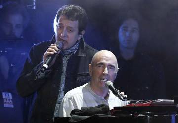 Manolo García y Lluís llach, durante el concierto.