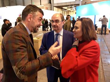 Vila, Lambán y Pérez, durante su encuentro en Arco de ayer.