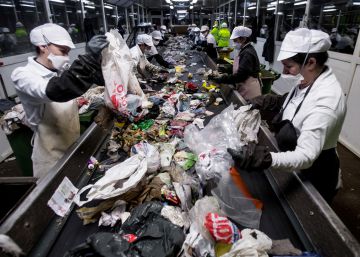 Viaje al gran estómago que digiere la basura Viaje al gran estómago que digiere la basura