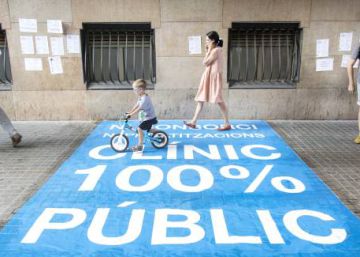La Marea Blanca ocupa la sede de Economía para pedir más inversión en listas de espera La Marea Blanca ocupa la sede de Economía para pedir más inversión en listas de espera