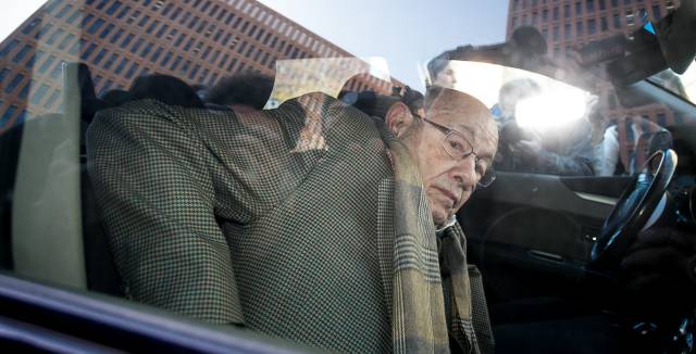 Fèlix Millet en el interior de su vehículo tras la primera jornada del juicio por el 'caso Palau'