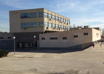 Escasa presencia estudiantil en la Complutense por la huelga y seguimiento total en Somosaguas Escasa presencia estudiantil en la Complutense por la huelga y seguimiento total en Somosaguas