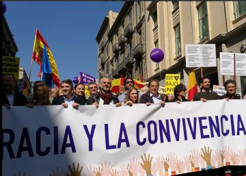 Milhares de pessoas se manifestam em Barcelona contra a independência