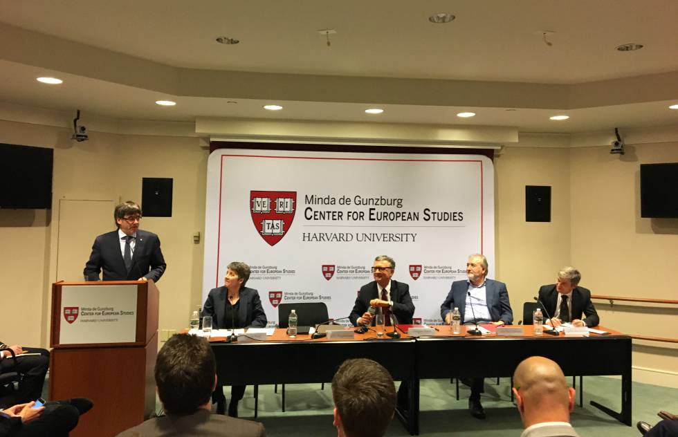 Puigdemont, este lunes, al inicio de su conferencia en Harvard