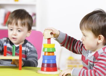 Los padres de gemelos y mellizos podrán elegir si sus hijos van juntos a clase en Madrid