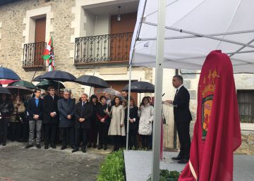 Urkullu homenajea a los “leales con la libertad” que asesinaron los franquistas