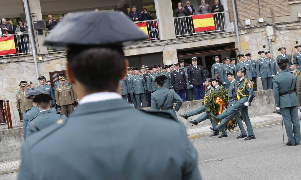 Desfile de la Guardia Civil con motivo de la toma de posesión del nuevo jefe de la Comandancia de Intxaurrondo.