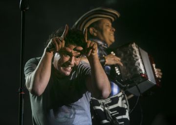 Barcelona va ser tropical en la nit de Carlos Vives