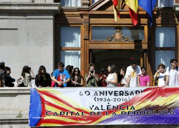 El Gobierno denunciará a los ayuntamientos que exhiban banderas republicanas El Gobierno denunciará a los ayuntamientos que exhiban banderas republicanas