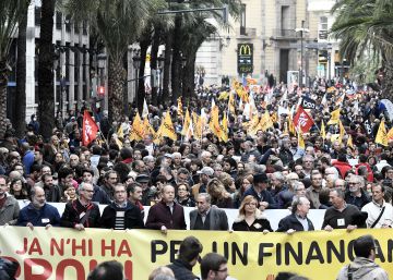 La marcha del 25 d’Abril dice basta a la infrafinanciación y al recorte presupuestario La marcha del 25 d’Abril dice basta a la infrafinanciación y al recorte presupuestario