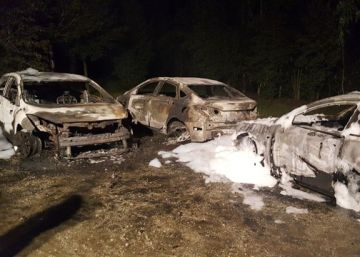 Incendiados nueve coches de alquiler con conductor en Sevilla Incendiados nueve coches de alquiler con conductor en Sevilla