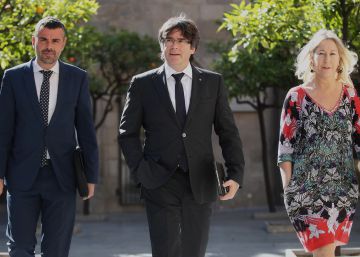 Colau y la CUP acorralan a Puigdemont para que acuse a CDC en el ‘caso Palau’ Colau y la CUP acorralan a Puigdemont para que acuse a CDC en el ‘caso Palau’
