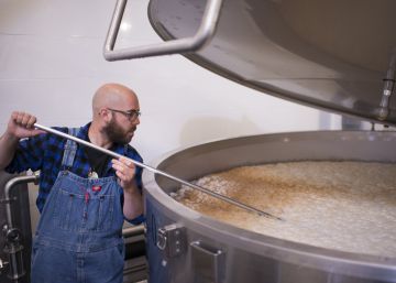 La cerveza sube como la espuma La cerveza sube como la espuma