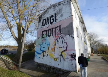 Vitoria anuncia el derribo de un barrio donde viven 150 okupas Vitoria anuncia el derribo de un barrio donde viven 150 okupas