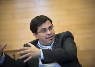 Colau adjudicó a dedo el 95% de los contratos de 2016, igual que Trias Colau adjudicó a dedo el 95% de los contratos de 2016, igual que Trias