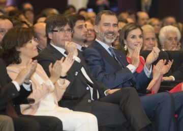 Sáenz de Santamaría: “La democràcia té poder per evitar el referèndum”