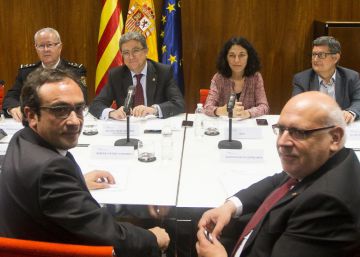 Pacte per limitar les cues del Prat a un màxim de 45 minuts Pacte per limitar les cues del Prat a un màxim de 45 minuts