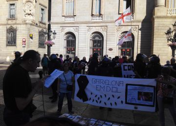 El PDeCAT se manifiesta contra Colau acompañado de grupos de ultraderecha El PDeCAT se manifiesta contra Colau acompañado de grupos de ultraderecha