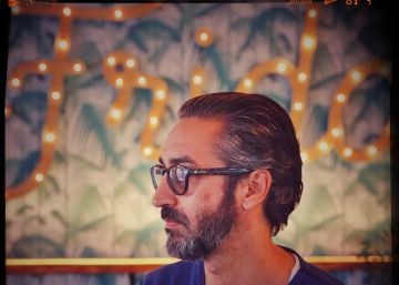 Alejandro Pelayo, compositor de Marlango, en el café Frida en Chueca. rn