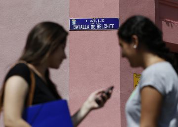 Carmena colocará 50 placas en las calles para recordar a víctimas del franquismo Carmena colocará 50 placas en las calles para recordar a víctimas del franquismo