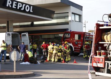 Un muerto y un herido grave en una explosión en una gasolinera de Sant Sadurní d’Anoia