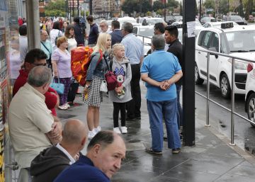El taxi para dos horas en protesta por las licencias a Uber y Cabify El taxi para dos horas en protesta por las licencias a Uber y Cabify