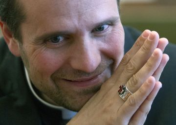 El obispo que choca con el mundo del papa Francisco El obispo que choca con el mundo del papa Francisco