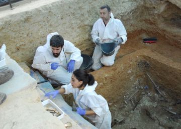 Hallados los restos de 12 represaliados del franquismo en la fosa 113 de Paterna