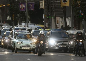 Colau quiere restringir los coches a partir del 1 de diciembre Colau quiere restringir los coches a partir del 1 de diciembre