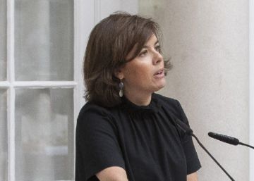 Sáenz de Santamaría avisa de que el Gobierno actuará cuando corresponda Sáenz de Santamaría avisa de que el Gobierno actuará cuando corresponda