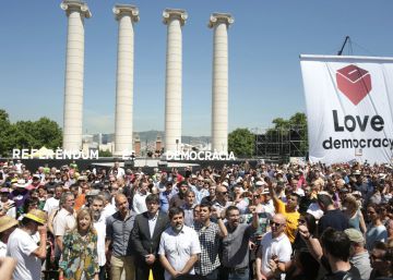 Las entidades soberanistas piden a Puigdemont que no negocie la consulta Las entidades soberanistas piden a Puigdemont que no negocie la consulta