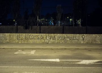 Un colegio del Opus Dei despierta con pintadas de apoyo al colectivo LGTBI Un colegio del Opus Dei despierta con pintadas de apoyo al colectivo LGTBI