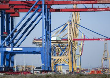 La patronal cerámica advierte de que el paro en la estiba amenaza 4.000 empleos La patronal cerámica advierte de que el paro en la estiba amenaza 4.000 empleos