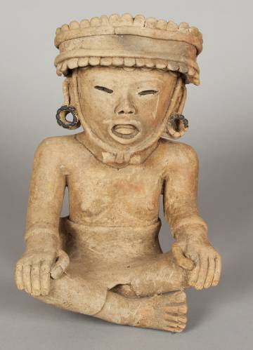 Sacerdote de Xipe-Totec vestido con la piel de una mujer (400-700 después de Cristo).