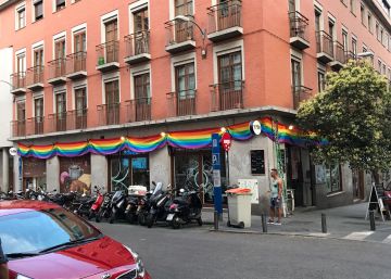 Bar owner “harassed” after hanging rainbow flag for Madrid World Pride Bar owner “harassed” after hanging rainbow flag for Madrid World Pride