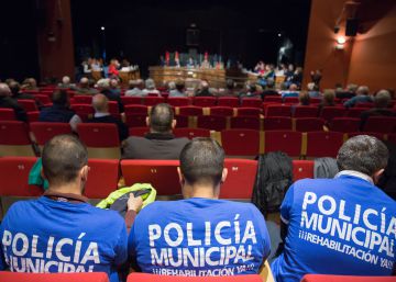 Alcorcón estudiará si readmite a un policía que pegó a un detenido esposado Alcorcón estudiará si readmite a un policía que pegó a un detenido esposado