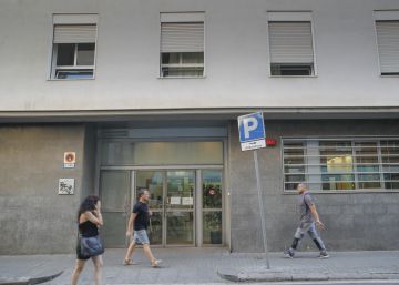 Dos treballadors per cuidar trenta avis Dos treballadors per cuidar trenta avis