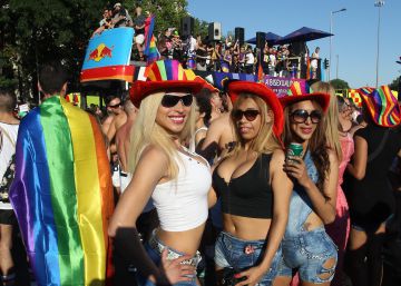 Ambiente en la marcha del Orgullo de 2016 en Madrid.