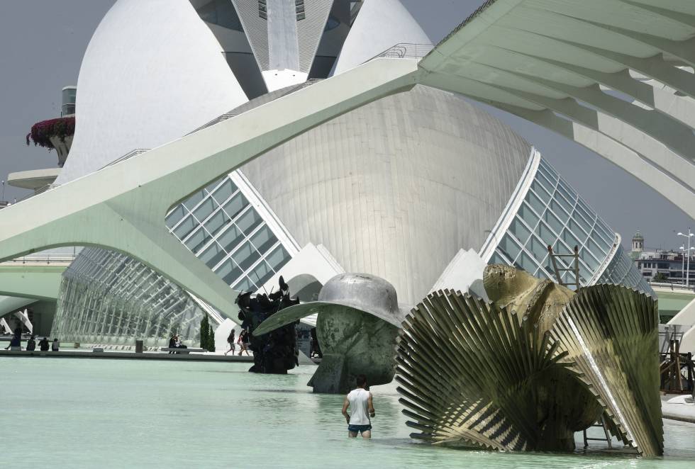Otra imagen de las esculturas monumentales de Valdés.