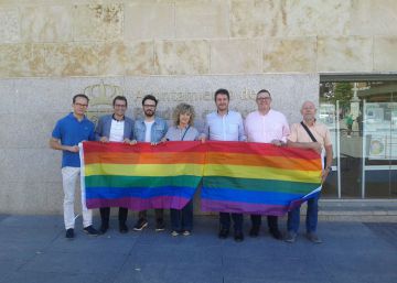 El Ayuntamiento de Boadilla se niega a colocar la bandera del arcoíris El Ayuntamiento de Boadilla se niega a colocar la bandera del arcoíris