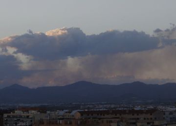 Sigue activo el incendio en la Sierra Calderona, entre Valencia y Castellón Sigue activo el incendio en la Sierra Calderona, entre Valencia y Castellón