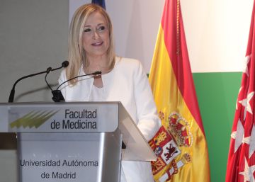 Cifuentes planta a Aguado en reunión del pacto de investidura Cifuentes planta a Aguado en reunión del pacto de investidura