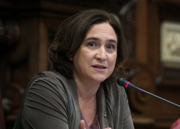 Mejías retreu a Colau que marxi del ple i l’alcaldessa li respon que donava el pit