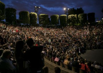 Centenars de ventalls omplen el Grec