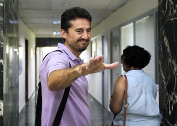 El concejal Jordi Peris afirma que dimite por “las intrigas” en València en Comú El concejal Jordi Peris afirma que dimite por “las intrigas” en València en Comú