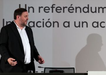 Junqueras demana a Santamaría una reunió pel deute dels Mossos Junqueras demana a Santamaría una reunió pel deute dels Mossos