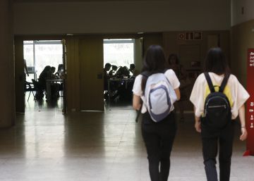 La Complutense salva sus facultades pero tendrá 90 departamentos menos La Complutense salva sus facultades pero tendrá 90 departamentos menos