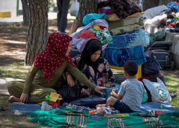 Decenas de refugiados sirios acampan en un parque de Madrid Decenas de refugiados sirios acampan en un parque de Madrid