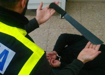 Herido grave un joven de 17 años al recibir cuatro machetazos